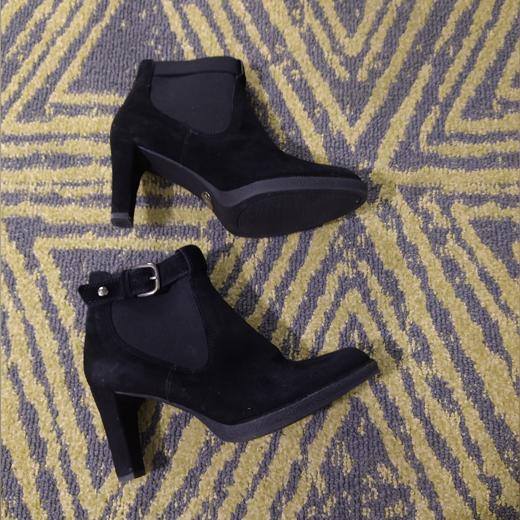 Stuart Weitzman Black Suede Ankle Chelsea Boots Size 6.5